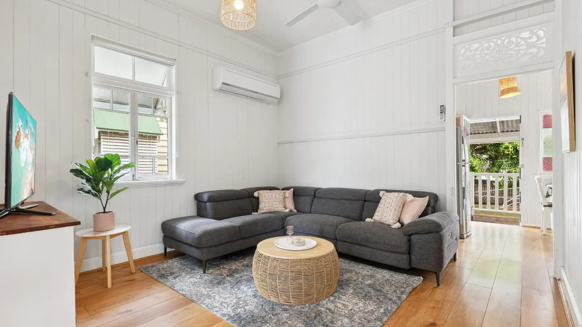 Gorgeous 3-Bed Family Home By Oxenham Park & Shops Brisbane Holiday home
