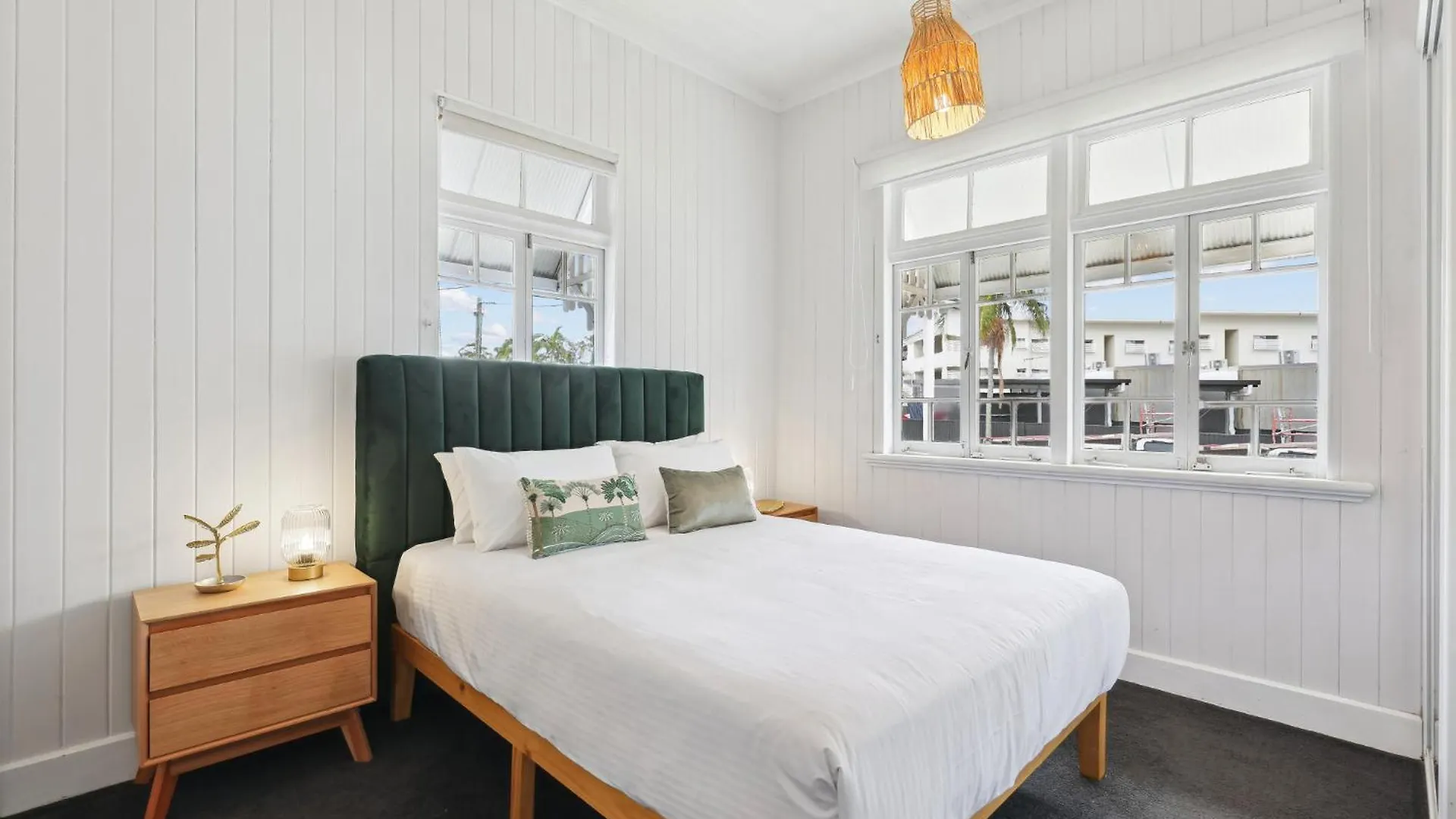 Gorgeous 3-Bed Family Home By Oxenham Park & Shops Brisbane