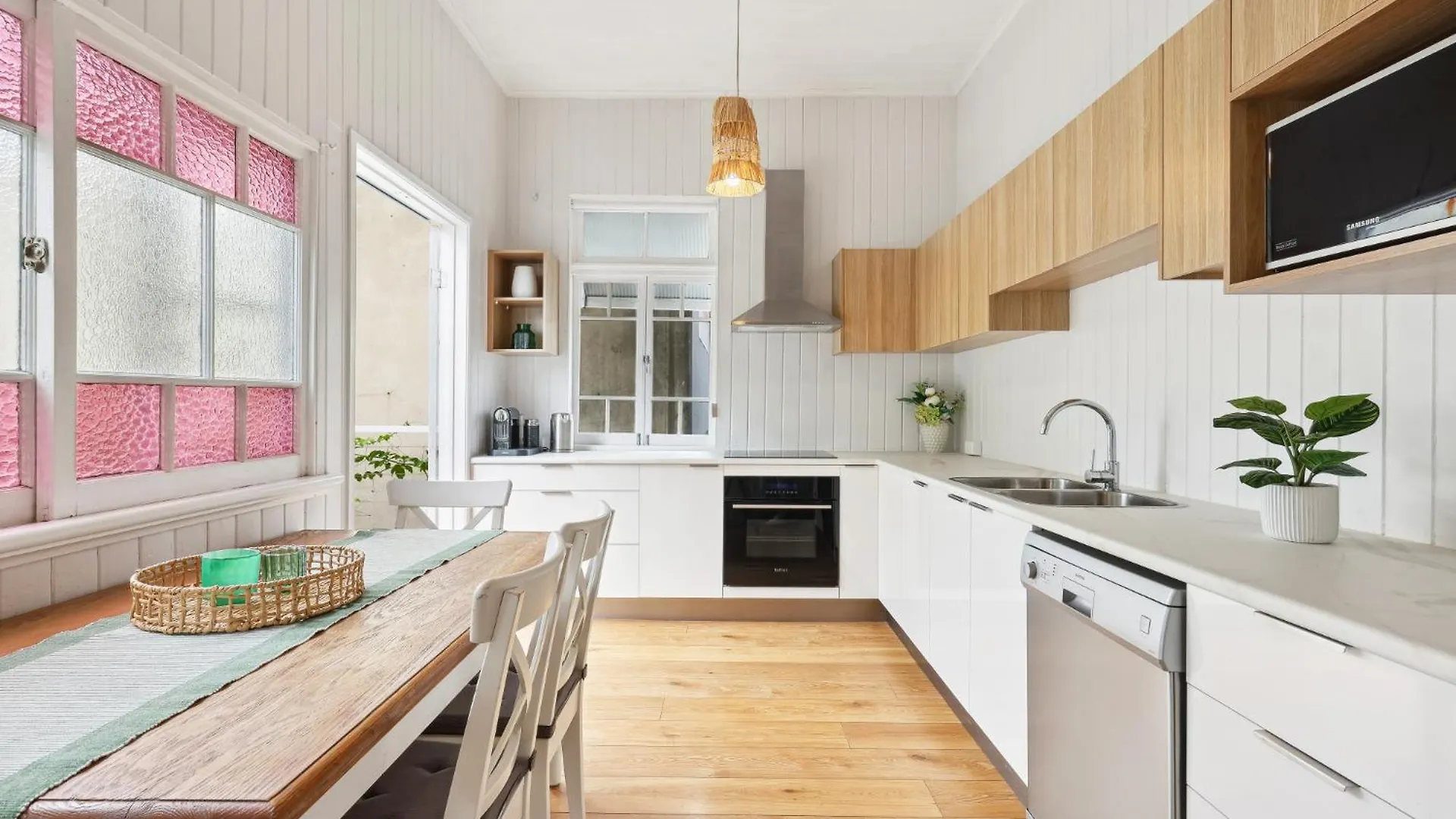 Gorgeous 3-Bed Family Home By Oxenham Park & Shops Brisbane 0*,