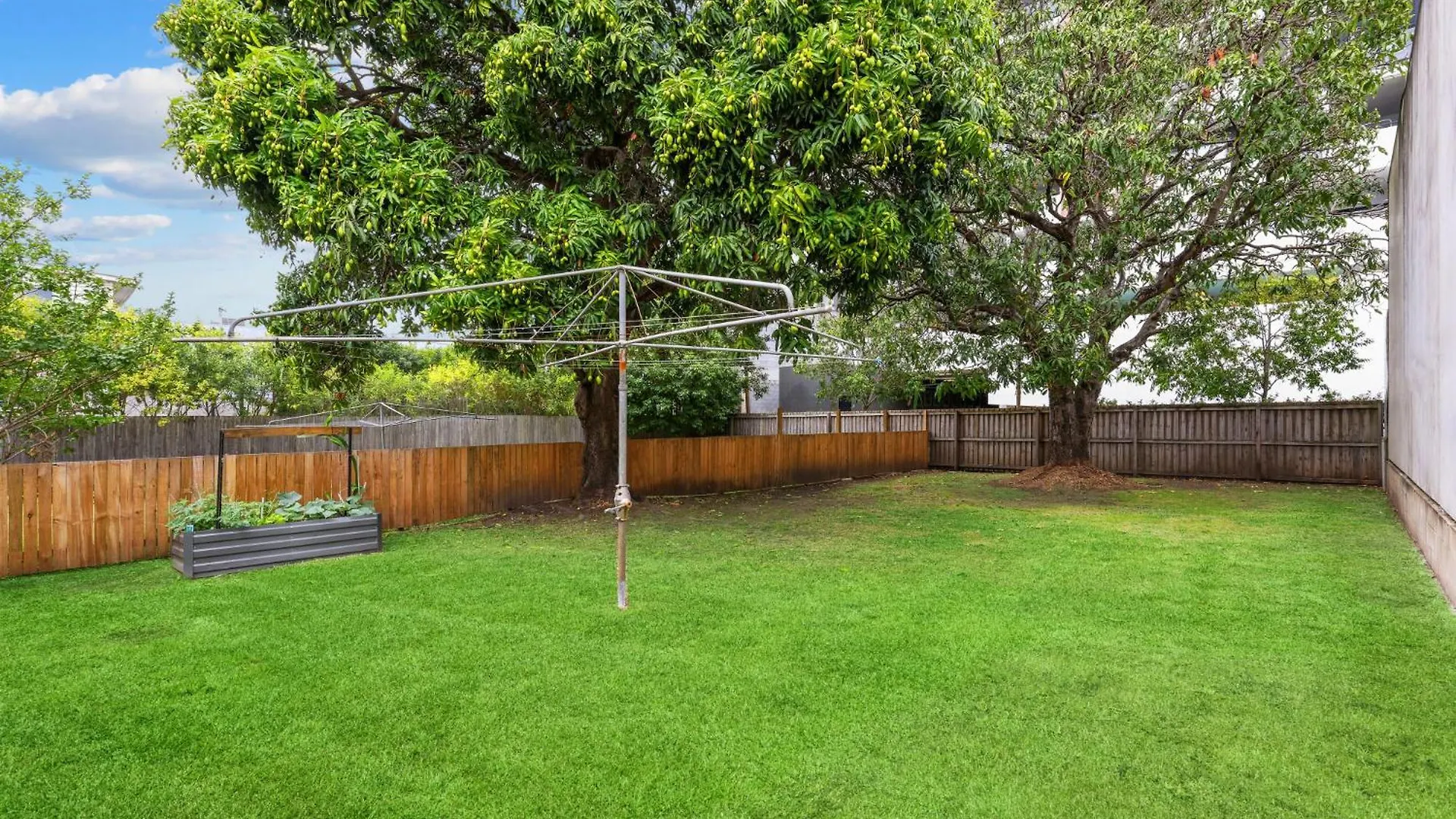 Gorgeous 3-Bed Family Home By Oxenham Park & Shops Brisbane Holiday home