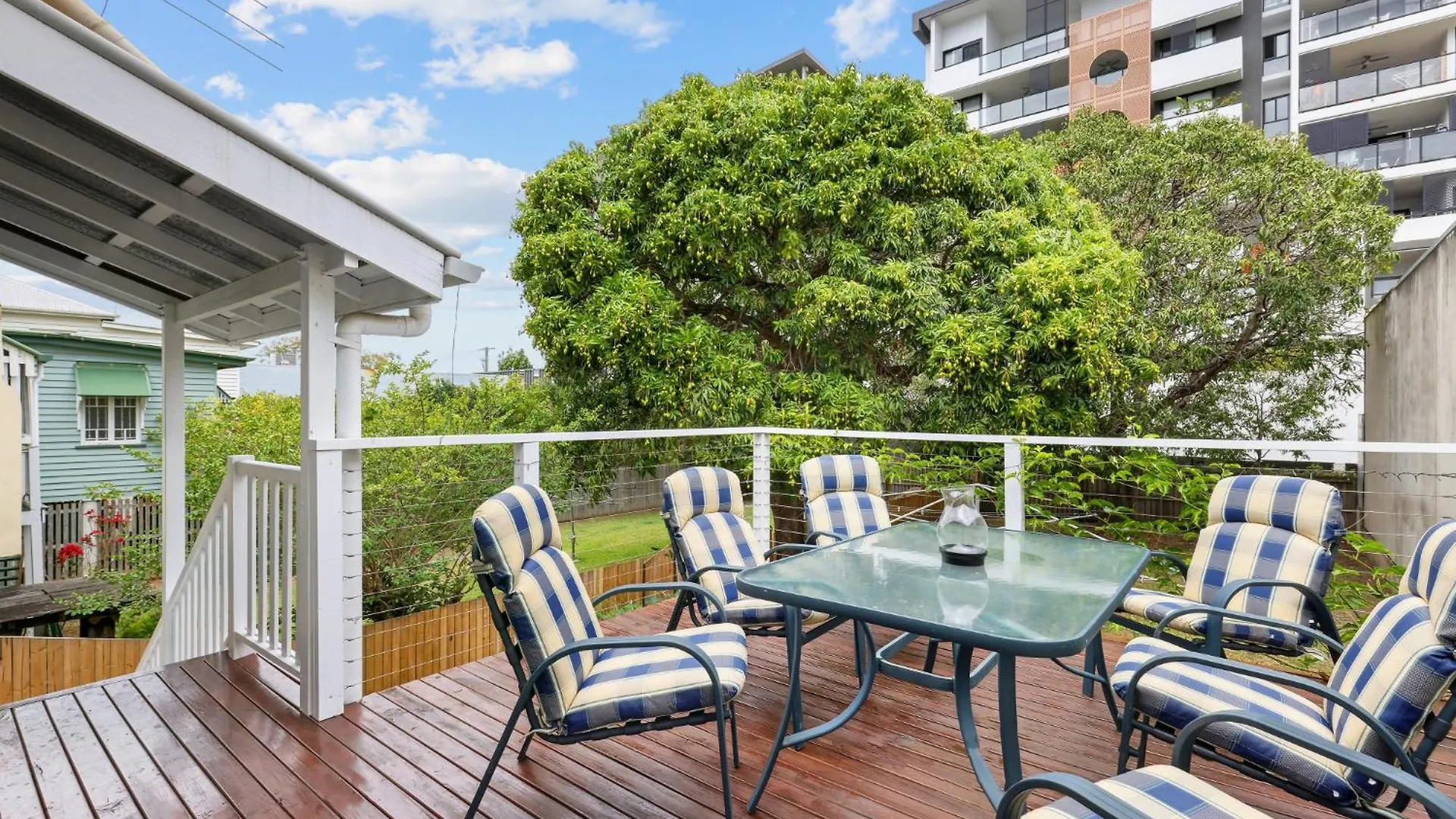 Gorgeous 3-Bed Family Home By Oxenham Park & Shops Brisbane